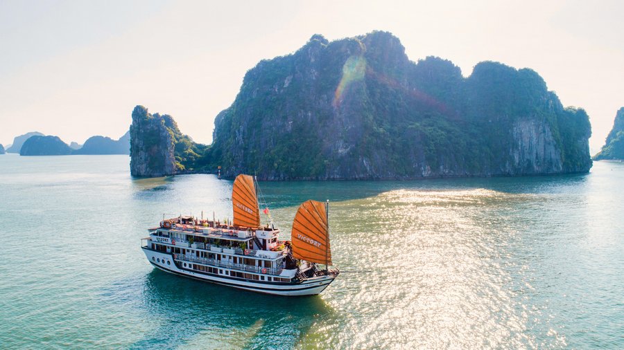 Victory Cruise – Tradición y vistas inolvidables en la Bahía de Ha Long