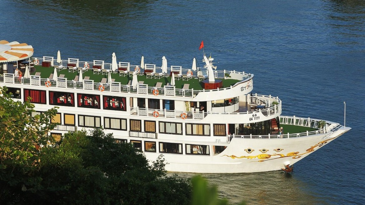 Starlight Cruise – Lujo y relajación en las aguas de la Bahía de Ha Long
