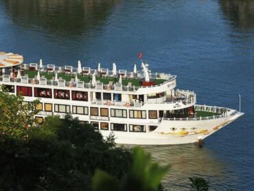 Starlight Cruise – Lujo y relajación en las aguas de la Bahía de Ha Long