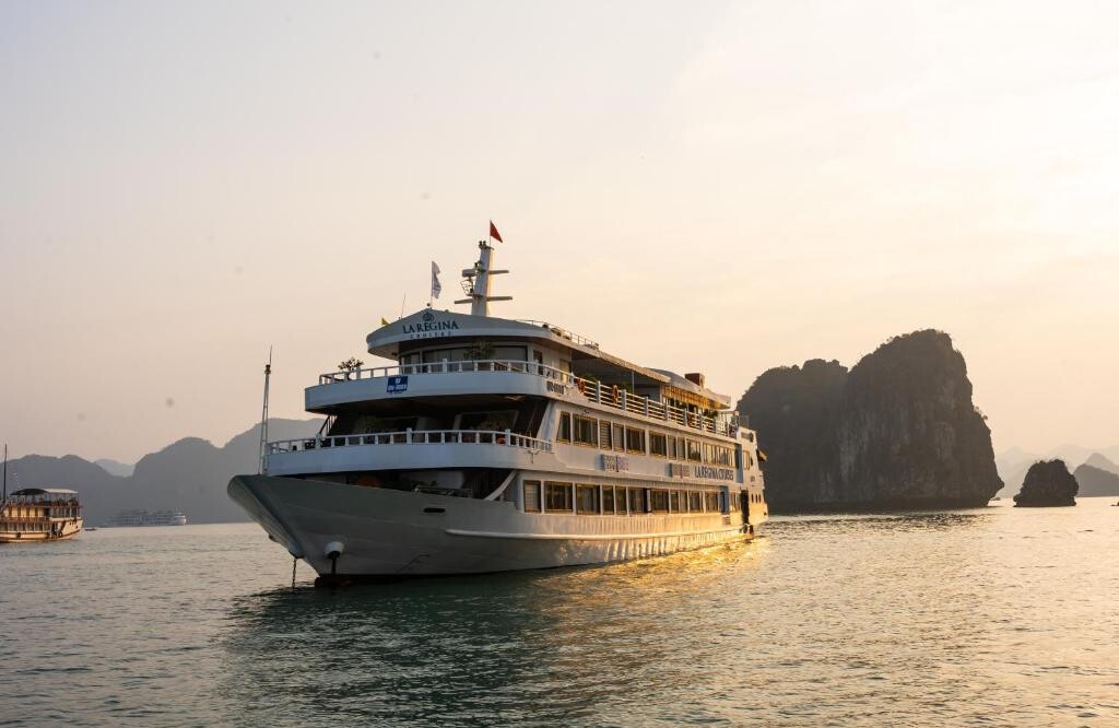 Regina Royal – Experiencia elegante en la Bahía de Ha Long