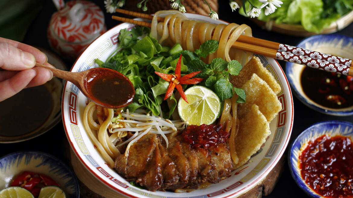 Cao lau Hoi An: el enigmático plato que requiere agua del pozo ancestral Ba Le