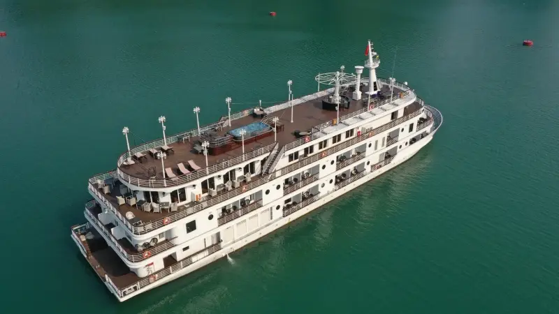 Paradise Grand Cruise – Experiencia de lujo en la Bahía de Lan Ha